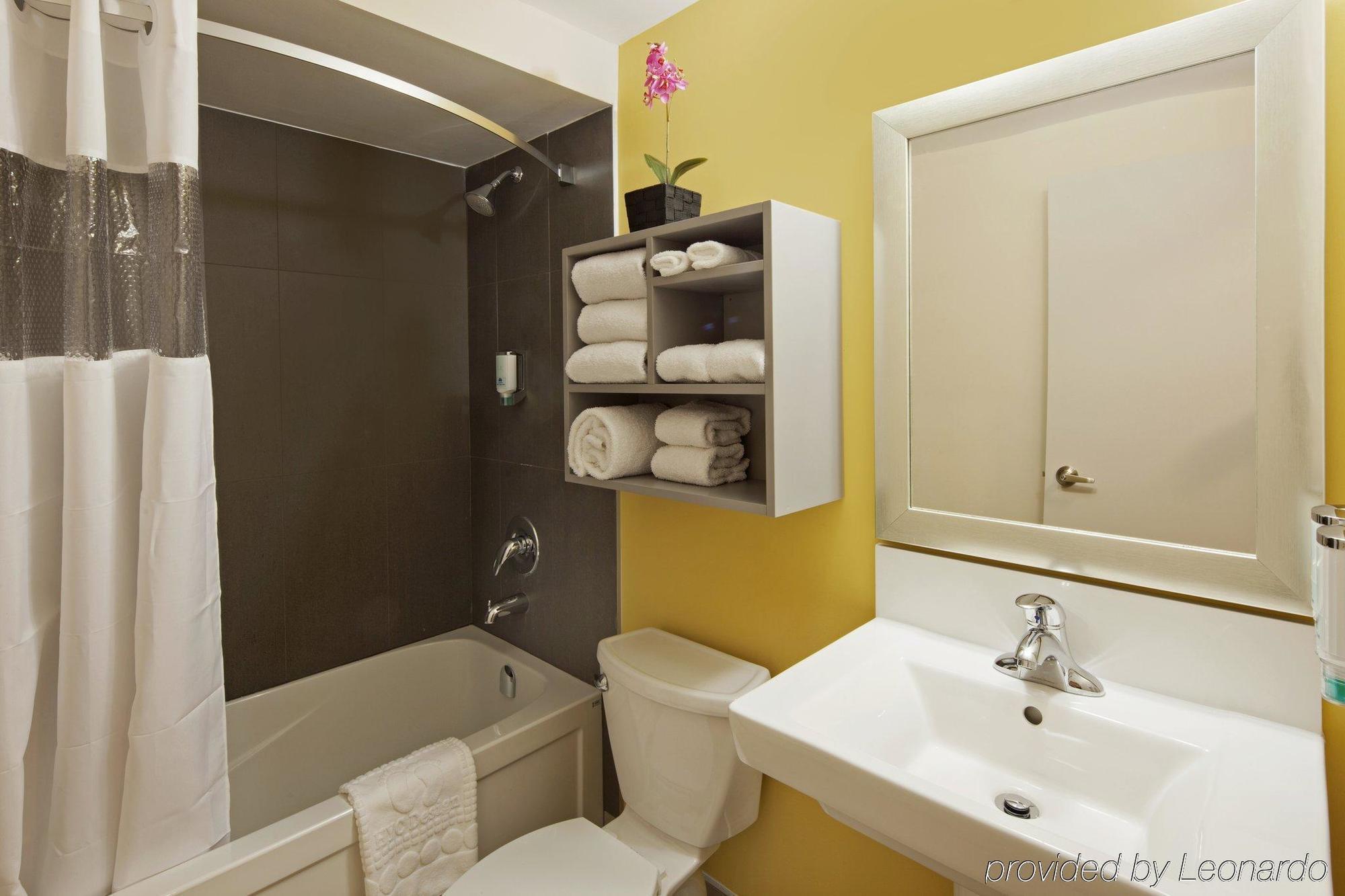 Canadas Best Value Inn Toronto Exterior foto