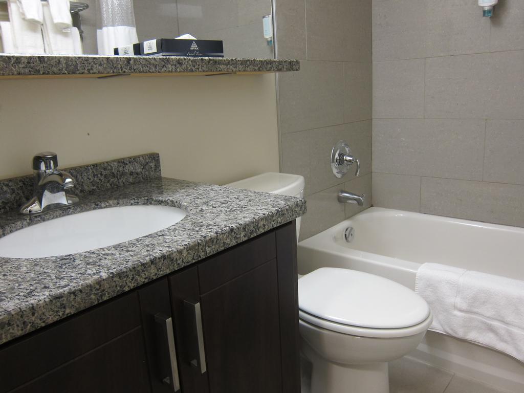 Canadas Best Value Inn Toronto Exterior foto