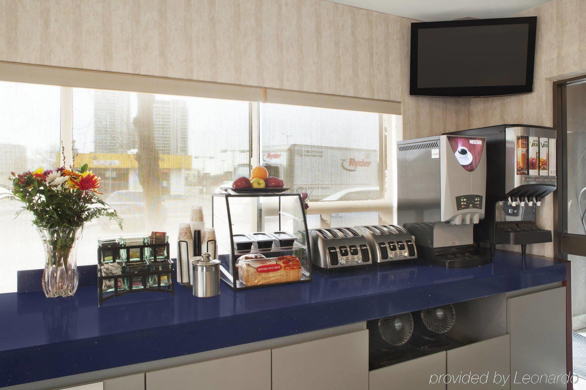 Canadas Best Value Inn Toronto Exterior foto