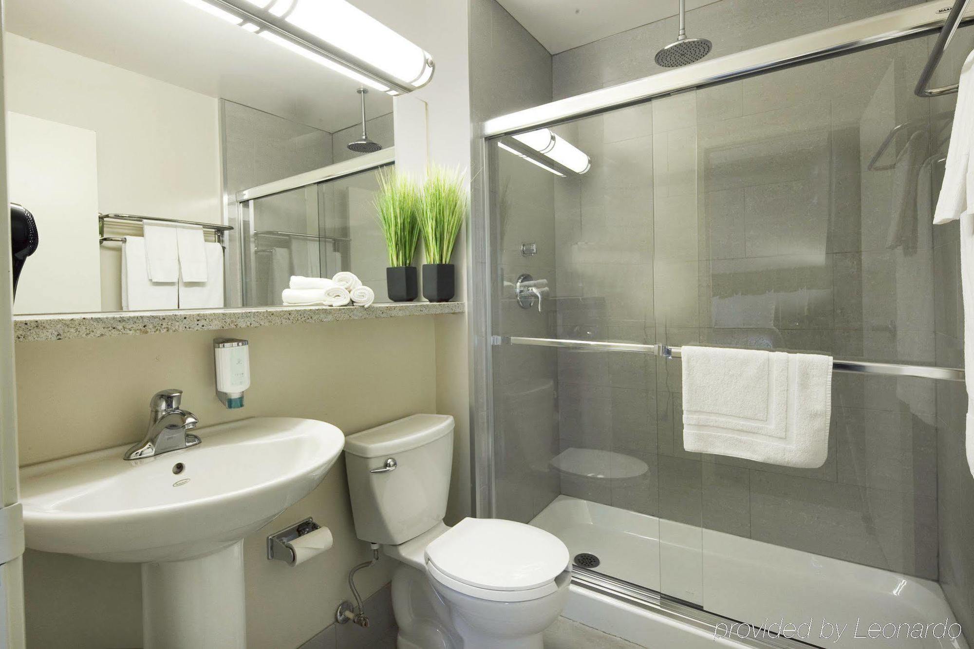 Canadas Best Value Inn Toronto Quarto foto